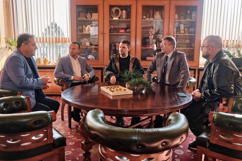 Делян Пеевски изненадващо се появи на гости на кмета на Велико Търново от ГЕРБ