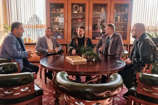 Делян Пеевски изненадващо се появи на гости на кмета на Велико Търново от ГЕРБ