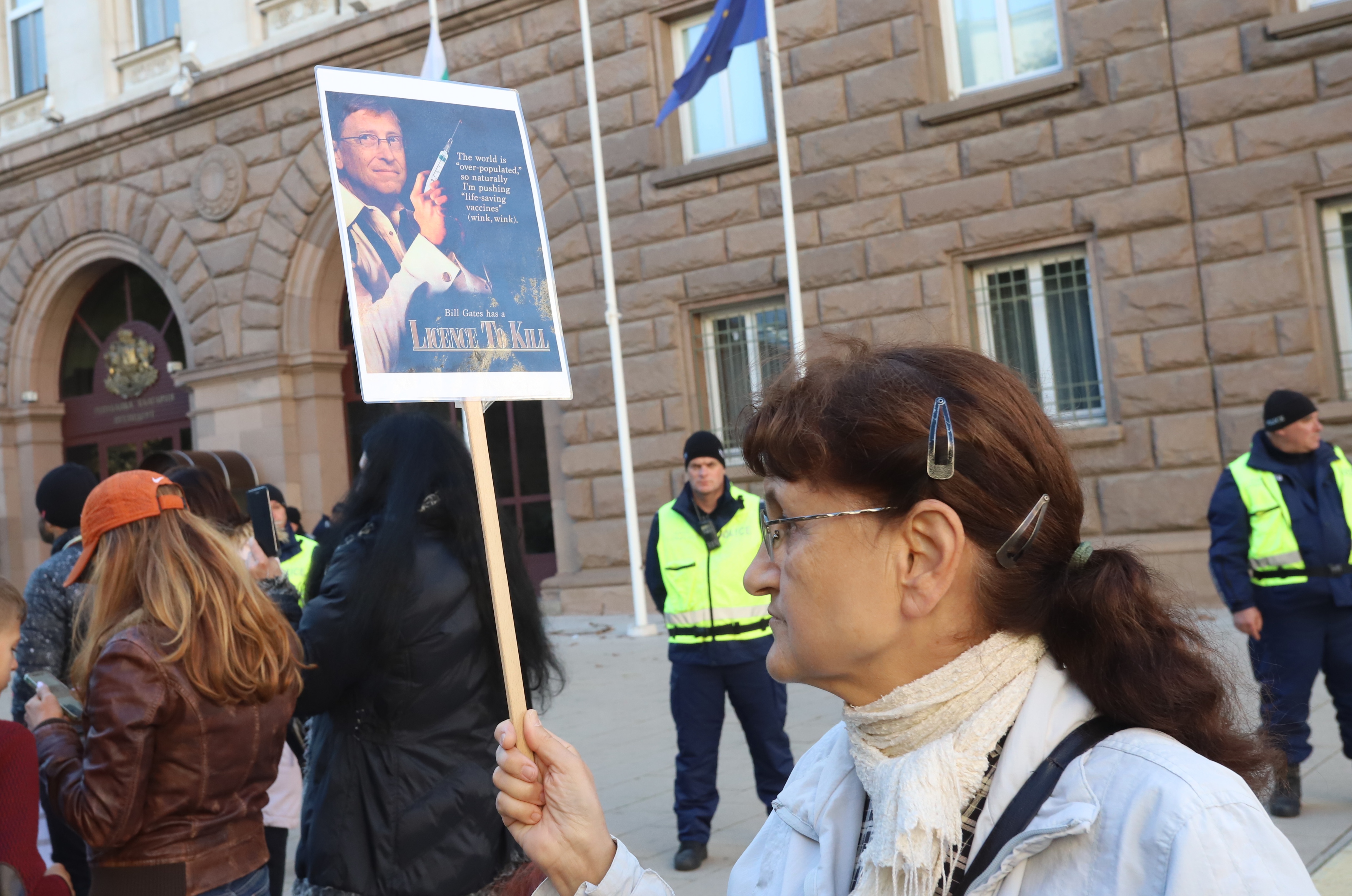 "Ние не можем да влизаме в мола": Защо "Възраждане" не получи покана за преговори