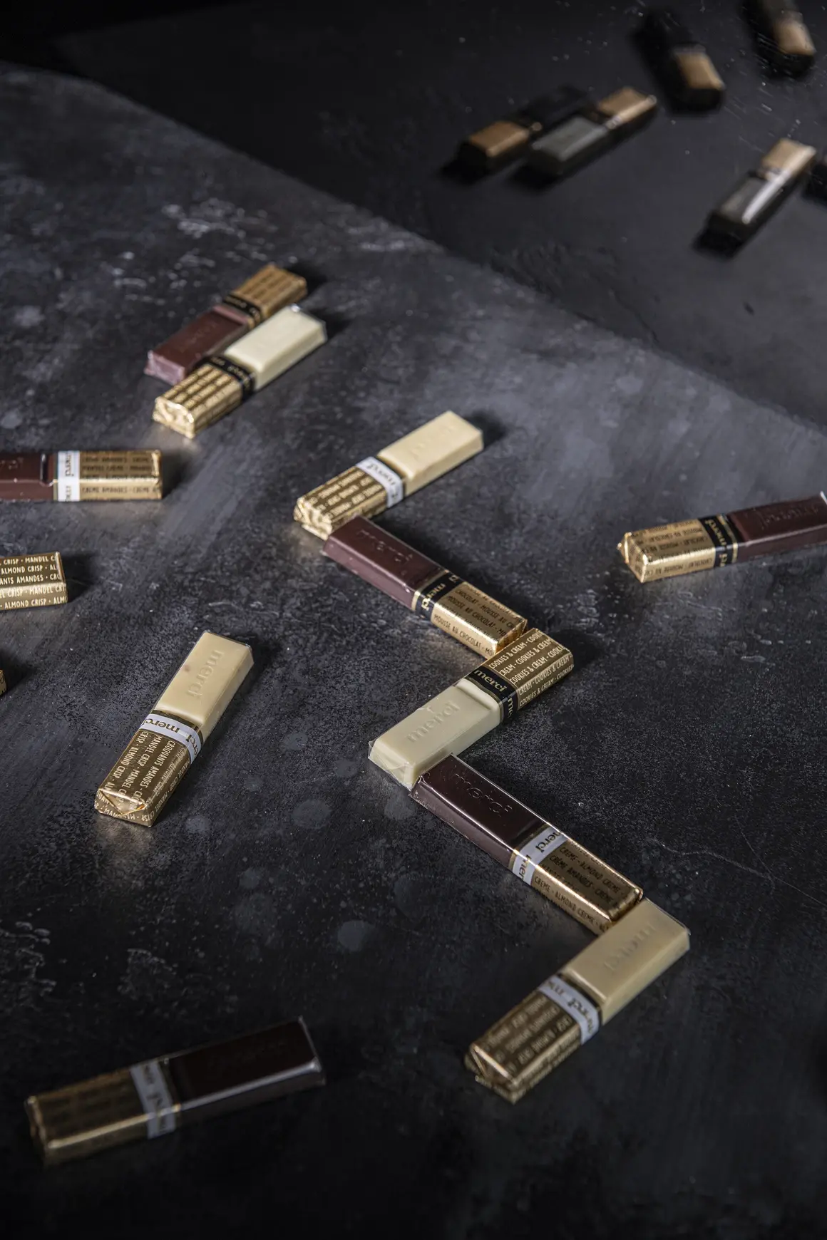 Шоколадова игра с merci черно и бяло 