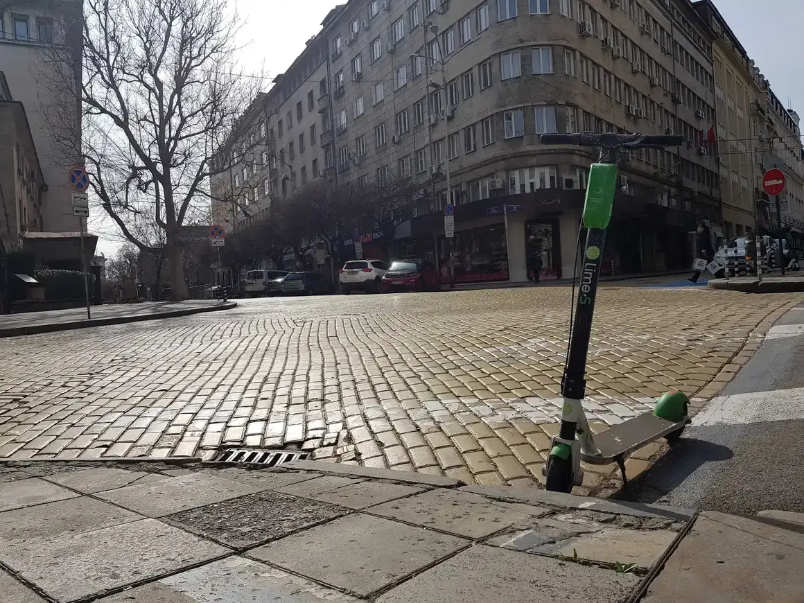 Мерките ще бъдат "издърпани рязко назад" при спад на болните в три поредни дни