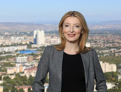 "Не е лошо, че е българка, а че го крие": Скандал с двойно гражданство преди изборите в Скопие