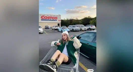 Паркингът на Costco - мястото, на което китайските инфлуенсъри се правят, че са в Лос Анджелис