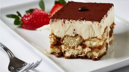 Почина "бащата на тирамисуто", който създаде един от най-популярните десерти, без да иска