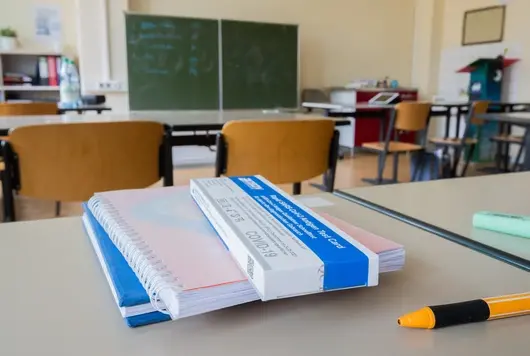 Учителите без Covid-сертификат също ще се тестват 2 пъти седмично в училище