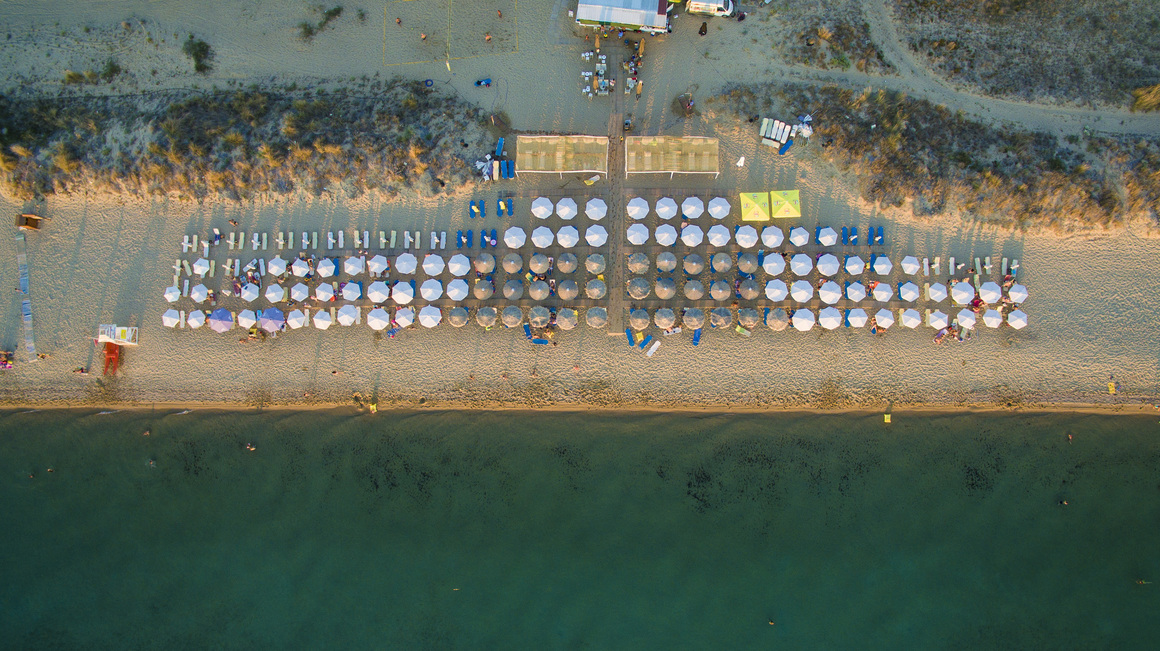 "Виждаме как плажовете буквално изчезват": Гърция под заплахата на климата