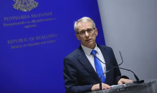 МОН обмисля учебната година да започва от първия понеделник на септември