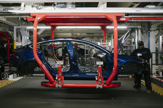 Tesla планира да произвежда базов модел на електромобил за 25