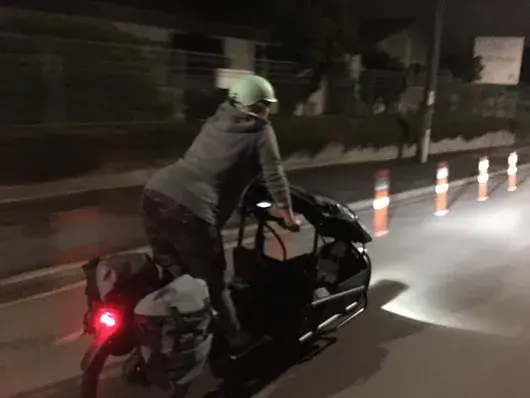 Новозеландска депутатка се закара до родилното с колело