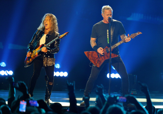 Metallica открадна шоуто от шампионската битка на Кубрат Пулев