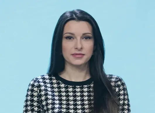 Коя е Павела Митова - възможният външен министър от ИТН, чийто съпруг е депутат от партията на Бепе Грило