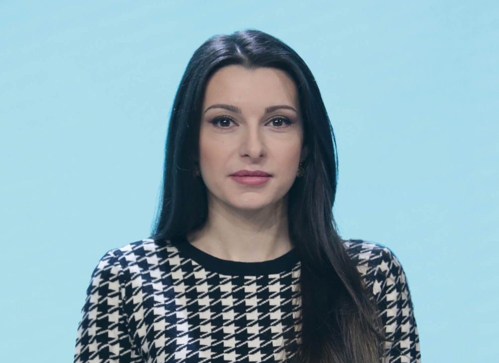 Коя е Павела Митова - възможният външен министър от ИТН, чийто съпруг е депутат от партията на Бепе Грило