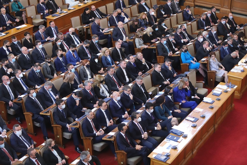 С 200 гласа "за" парламентът подкрепи помощта за Украйна с ремонт на военна техника