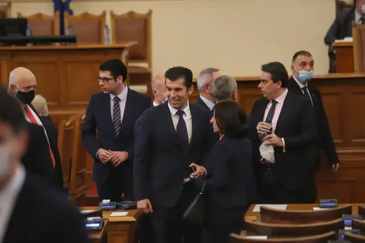 Депутатите поставиха нови срокове в мораториума за цените на тока 