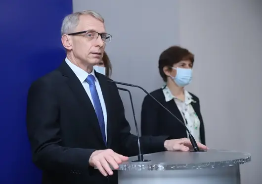Николай Денков: Около 60% от всички ученици са завили, че са готови да бъдат тествани