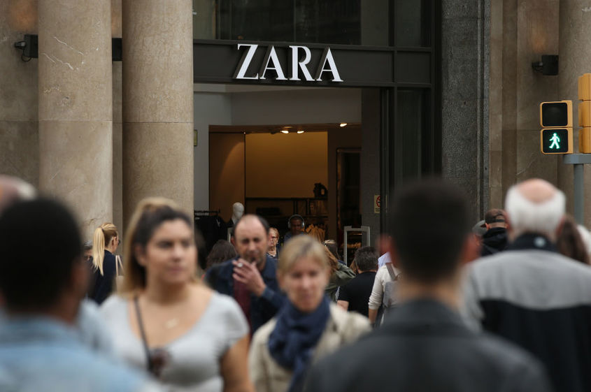 Компанията-майка на ZARA дарява 300 хил. маски и осигурява логистика на Испания за внос от Китай