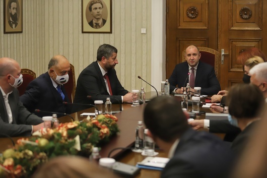 Президентът Румен Радев покани ръководството на Демократична България на консултации