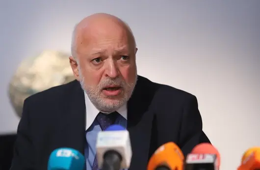 Румен Радев отстрани Минеков и запази останалия служебен кабинет на Донев