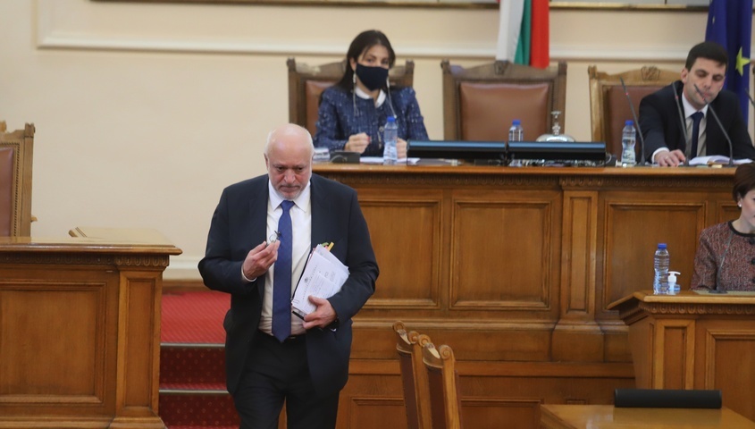 Велислав Минеков пред парламента за казуса с в. "Труд": Връщаме си откраднатата държава