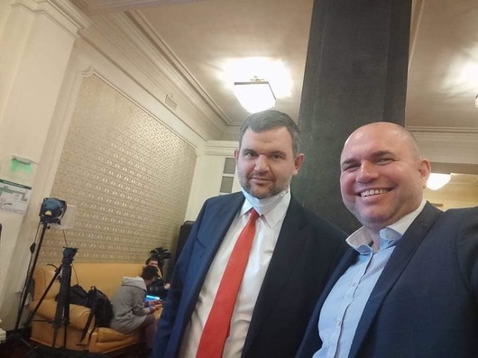 Селфи с Пеевски провокира скандал около Владислав Панев от ДБ