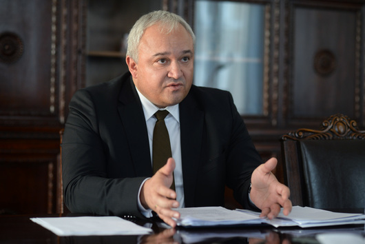 Служебният вътрешен министър Иван Демерджиев също реагира остро на решението