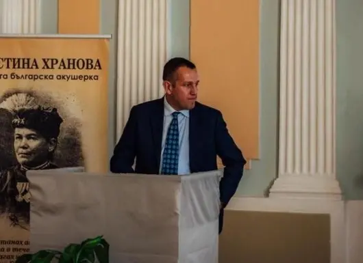 "Фабрика за псевдонаука": Кой е Венелин Терзиев, проверяван от МОН за плагиатство