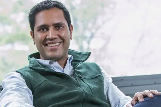 Мениджърът, уволнил 900 души по Zoom, беше пратен в принудителен "отпуск"