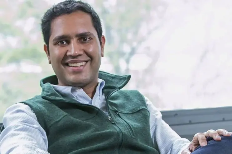 Мениджърът, уволнил 900 души по Zoom, беше пратен в принудителен "отпуск"