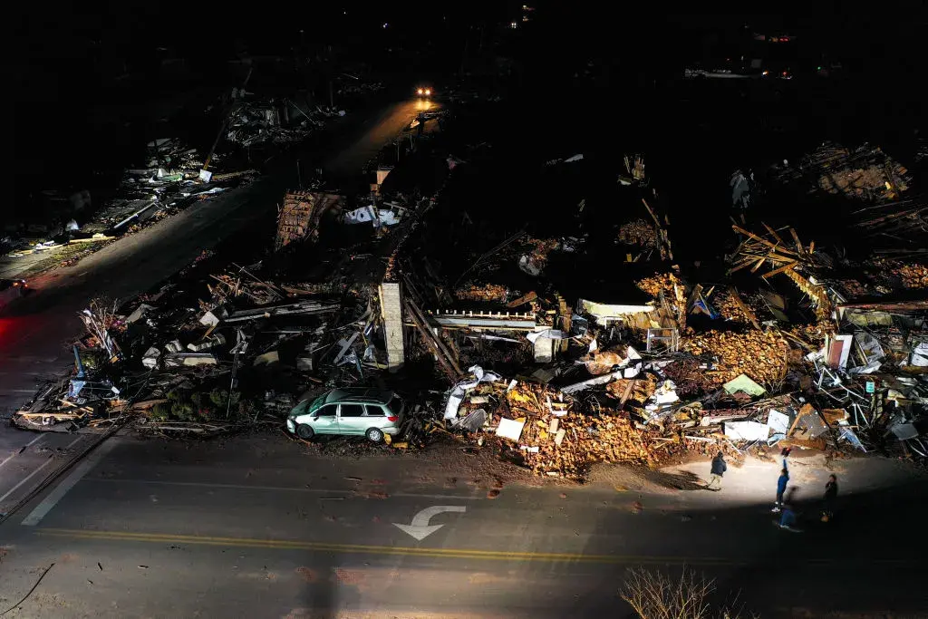 Торнадо връхлетя няколко американски щата - загиналите са над 80