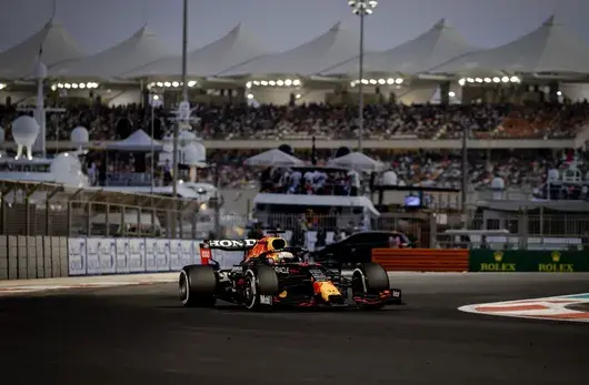 Макс Верстапен свали Хамилтън от трона и спечели първата си титла във Формула 1