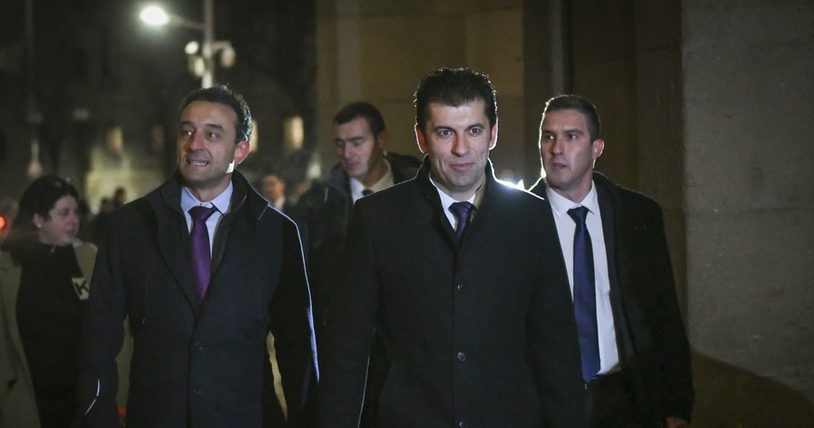 Financial Times: Кирил Петков обещава обрат в преговорите със Северна Македония