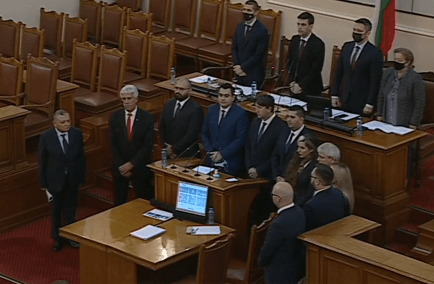 12 нови депутати положиха клетва и заеха местата на избраните министри