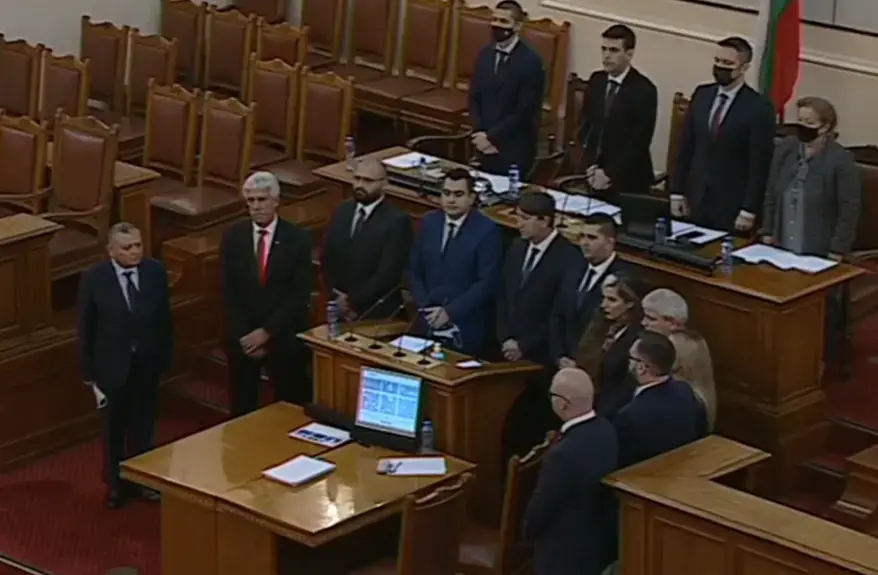 12 нови депутати положиха клетва и заеха местата на избраните министри