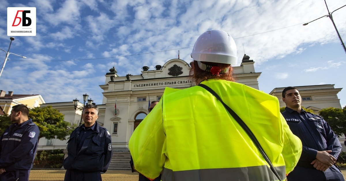 Новият министър на регионалното развитие Андрей Цеков е сменил двама
