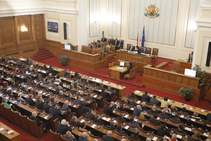Народното събрание ще заседава извънредно на 13 август