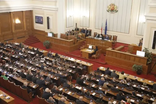 Напрежение в пленарна зала: БСП напусна, защото Борисов "се крие като мишка"