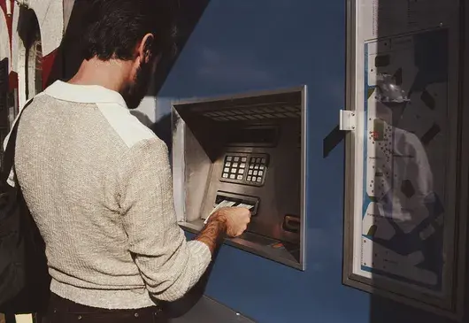 Банките увеличават таксите на най-ползваните услуги от началото на 2022 г.