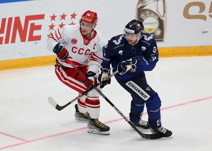 Руските национали по хокей най-изненадващо се появиха с фланелки "СССР" 