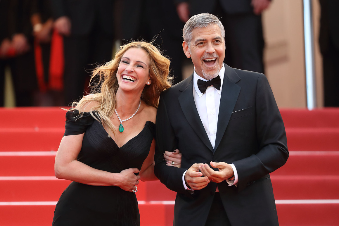<p><strong>Ticket to Paradise - 21 октомври </strong></p>

<p>За първи път от години Джордж Клуни и Джулия Робъртс ще се съберат на екран - този път двамата са разделени съпрузи, които се събират за последен път в опит да разубедят дъщеря си да не повтаря собствената им грешка. Момичето възнамерява да се омъжи за човек, с когото се познава от съвсем скоро - същото правят и родителите й, но 25 години по-рано. Крайно време е за добра класическа романтична комедия. </p>
