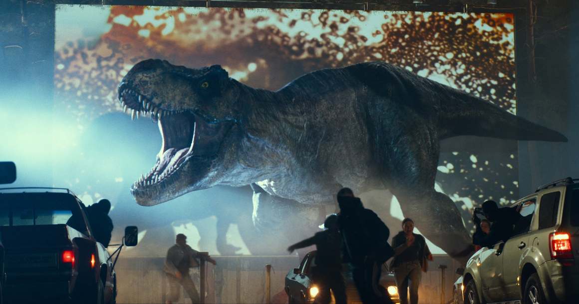 <p><strong>Jurassic World Dominion - 10 юни </strong></p>

<p>Киното през 2022 г. остава в плен на франчайзите, в които зрелищните и супергеройски битки са водещ мотив. Това ще е третият епизод от спинофа на "Джурасик парк", в който обаче ще можем да видим и актьорите от оригиналните филми - Сам Нийл, Лора Дърн и Джеф Голдблум. Дано завръщането им да си струва...</p>
