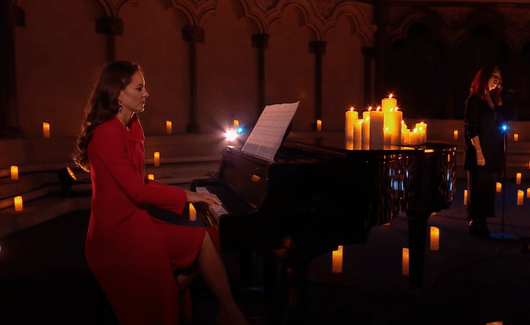 Кейт Мидълтън изненада с изпълнение на пиано в нова коледна песен