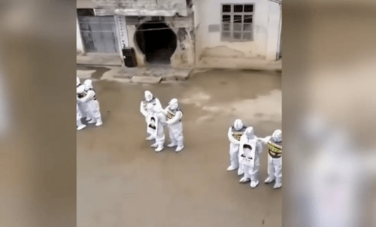 В Китай правят брутални церемонии на "публично унижение" за нарушителите на Covid-мерките (видео)