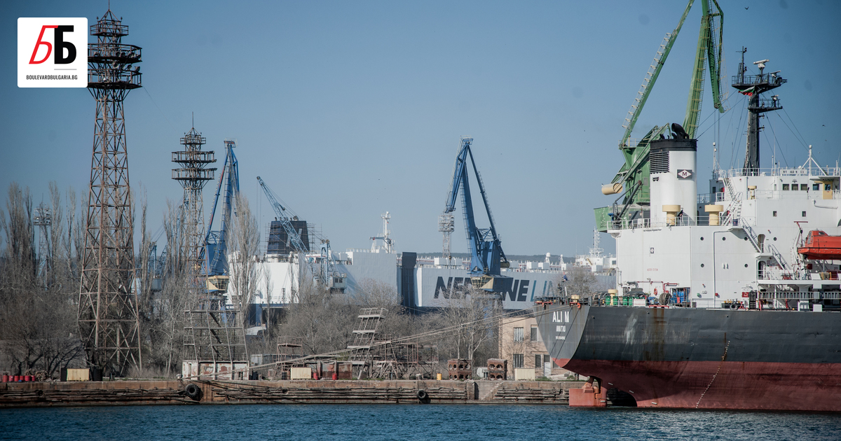 Двама моряци - руски граждани - са загинали на борда