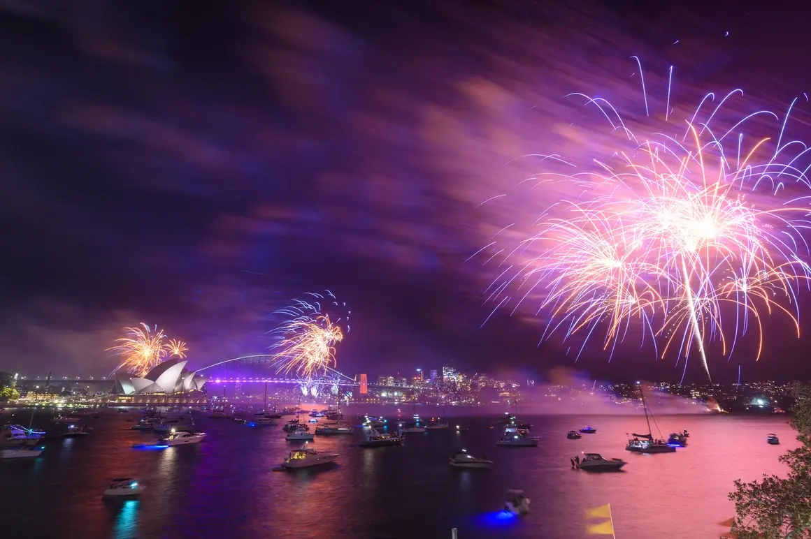 Честита Нова 2022 година! Да бъде здрава, щастлива и успешна!