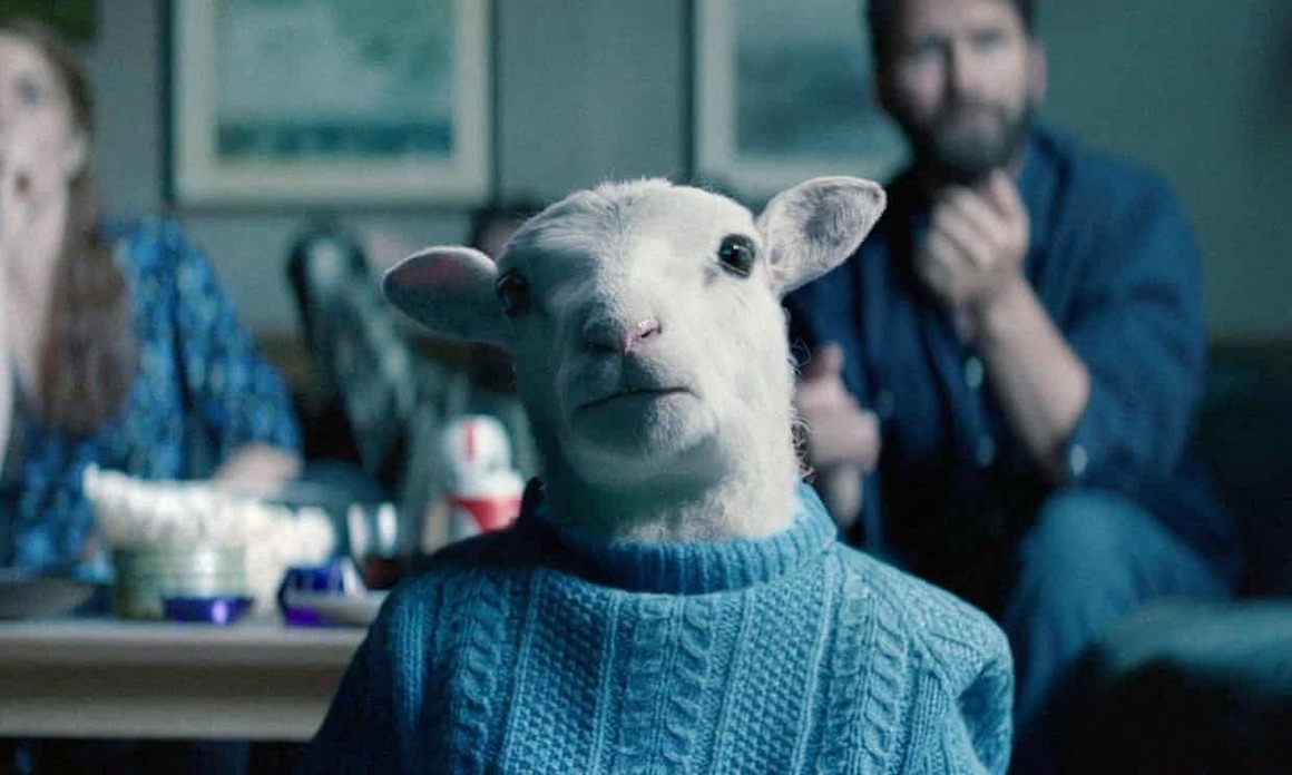 <p><strong>5. Lamb („Агнето“)</strong></p>

<p>„Агнето“ е исландска драма на режисьора Валдимар Йохансон. Той разказва историята на семейството на Мария и Ингвар, което няма деца. Изведнъж двамата откриват мистериозно новородено във фермата си на острова.</p>

<p>Неочакваната перспектива за семеен живот им носи много радост, преди в крайна сметка да ги унищожи.</p>
