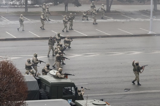 Десетки загинали при смазването на протестите в Казахстан