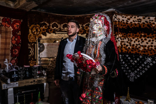 Пищна сватба по стар обичай в родопското село Рибново привлече вниманието на AFP