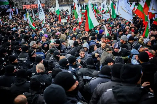 Площадът ще остане празен