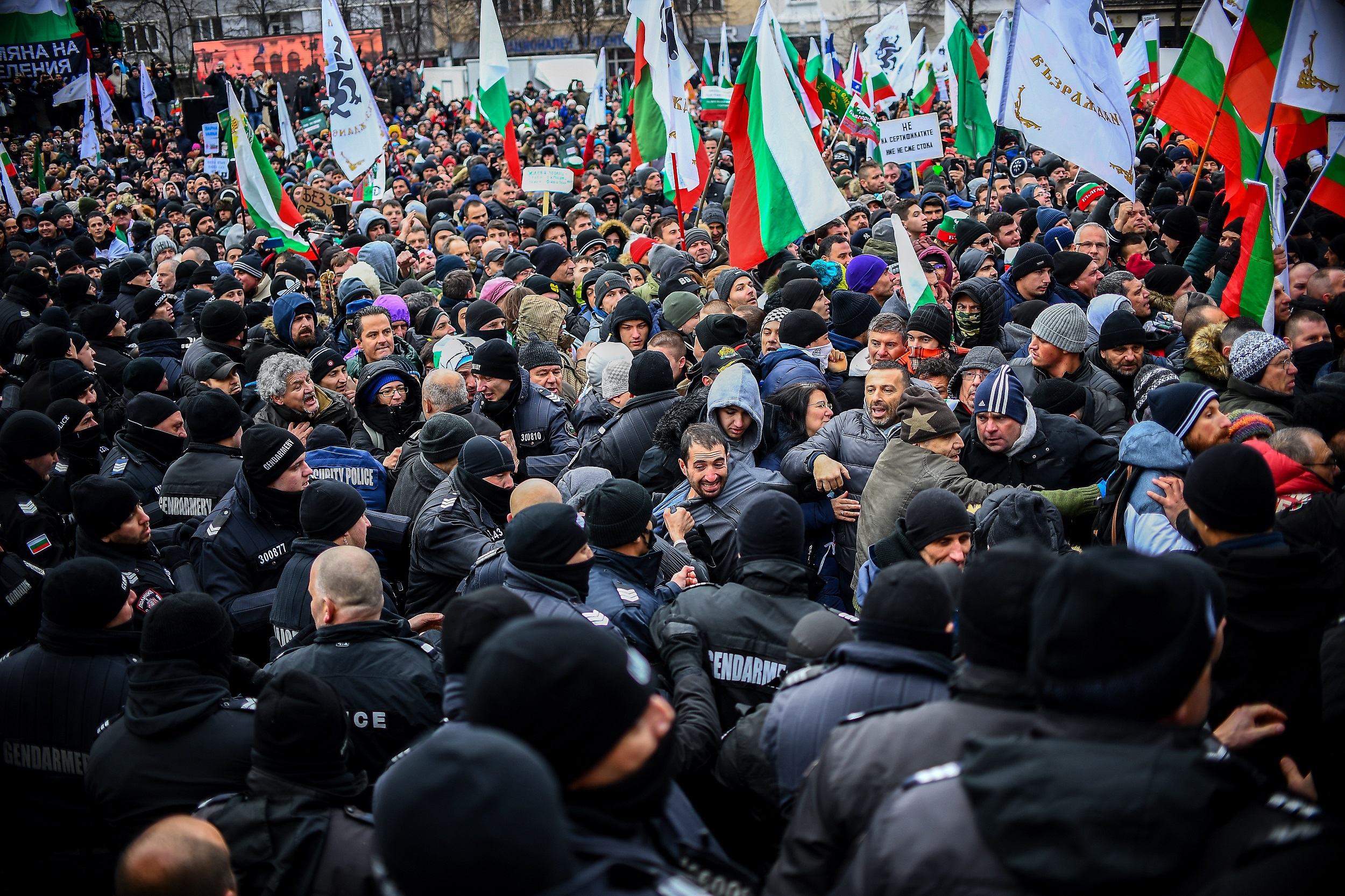 Площадът ще остане празен