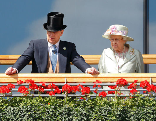 Кралицата отне военните титли на сина си принц Андрю след обвиненията в сексуално насилие